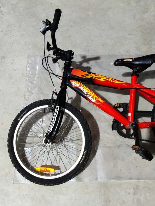 Bicicleta de criança HotWheels
