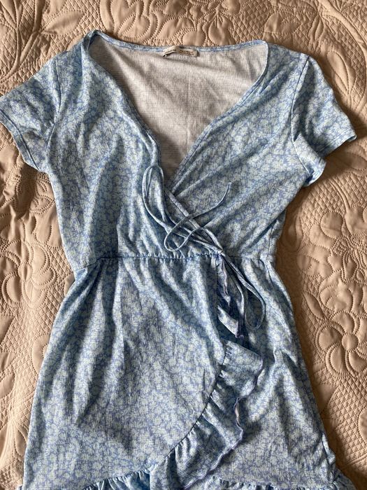 Pull&Bear zwiewna niebieska kopertowa sukienka M