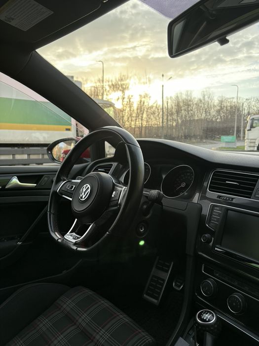 Volkswagen Golf GTI 7 2.0