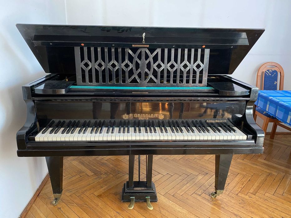 Sprzedam stary zabytkowy fortepian