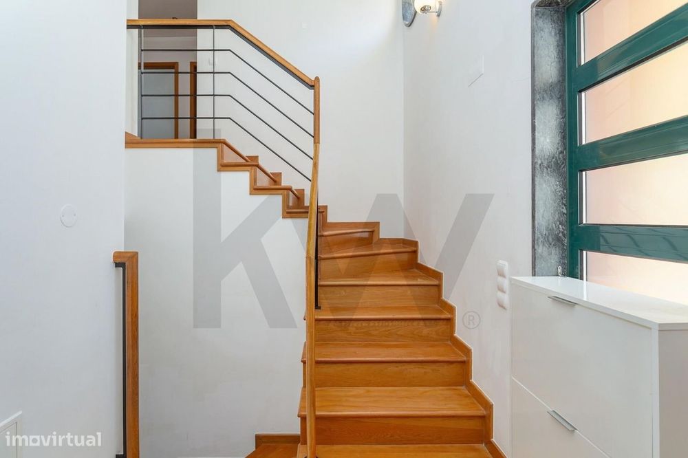 Moradia T4+2 com Jardim e Piscina para Arrendamento, junto ao Oeiras G