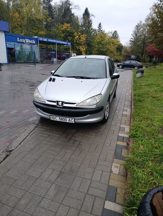 Надійне економне авто