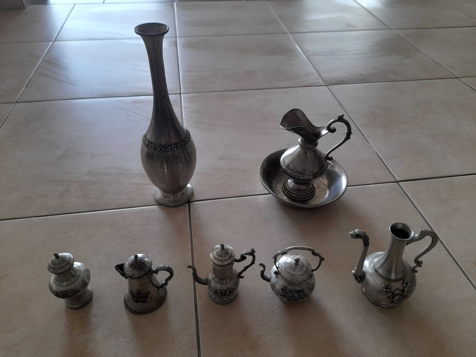 Conjunto de peças em estanho