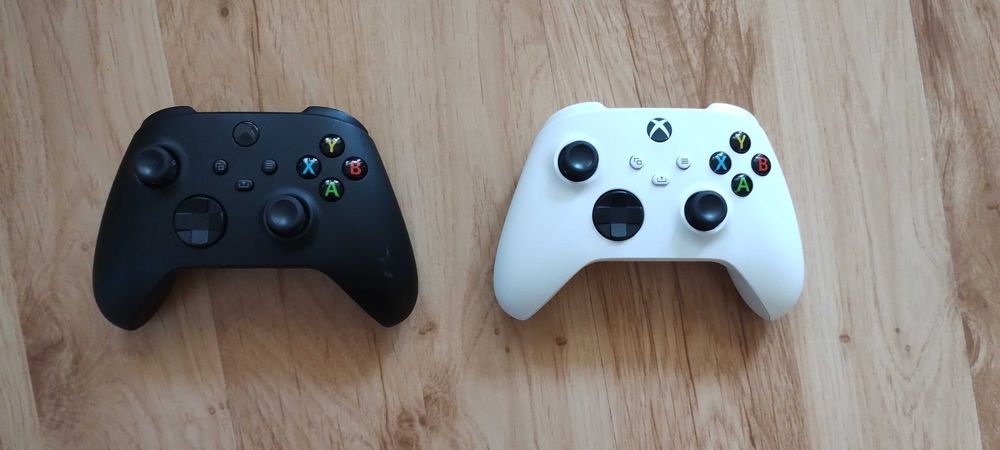 Konsola Microsoft Xbox Series S 512 GB SSD + 2 pady