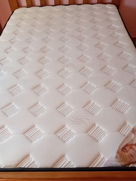 Cama Queen size c/ Arrumação