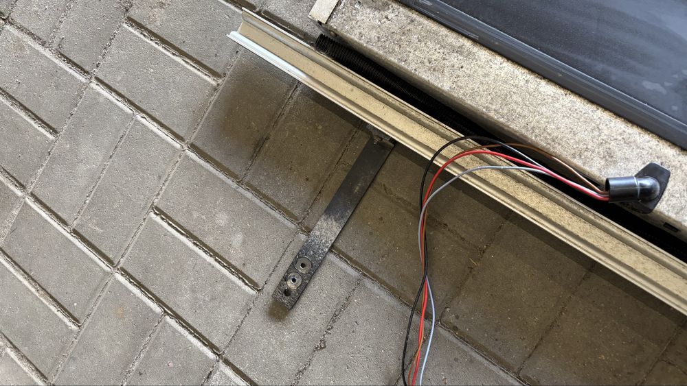 Kamper stopień Thule 700 + mocowanie Sprinter 907