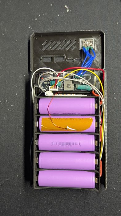 Повербанк на 50000 mAh (180w) його максимальна швидкість 100w
