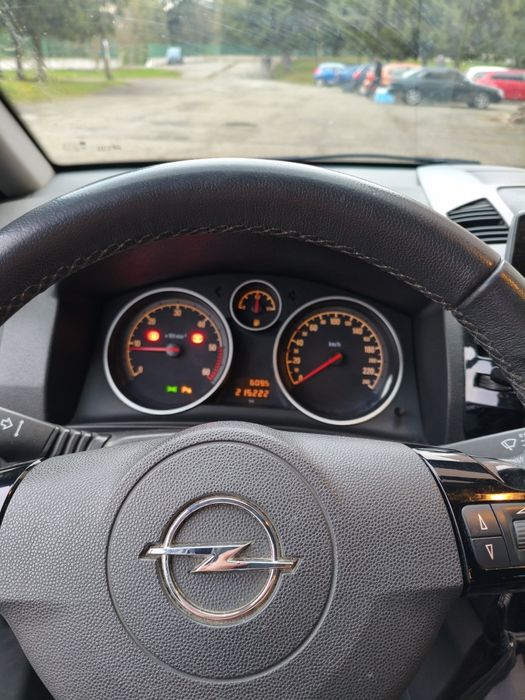 Продам автомобіль Opel Zafira B