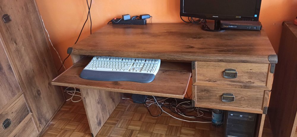 Biurko młodzieżowe