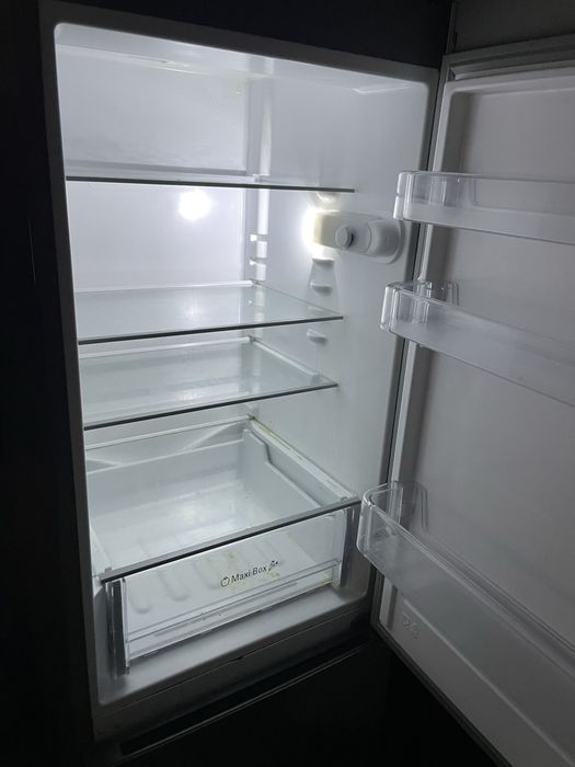 Продам холодильник Bauknecht