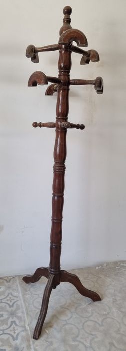 Pé de cabide em mogno