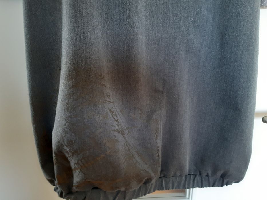 Sukienka w odcieniach szarości