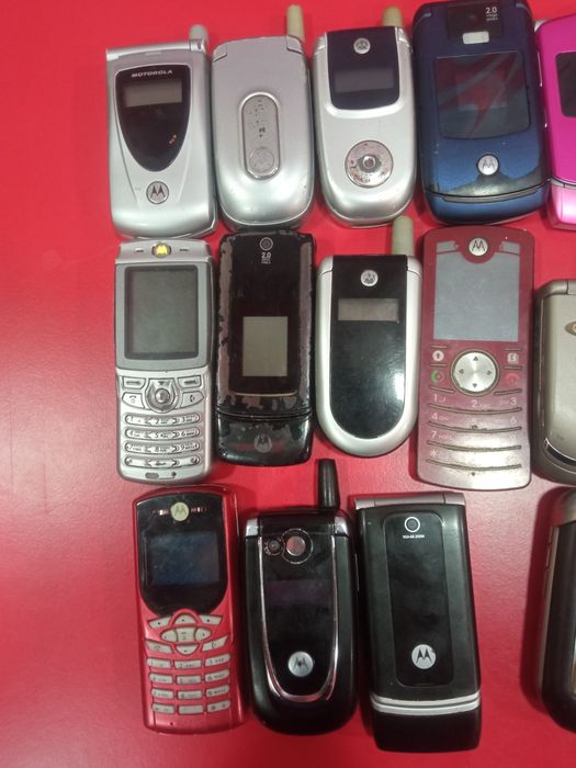 Телефон моторолла V8