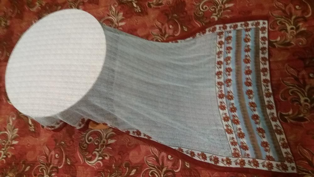 Новая шелковая скатерть.