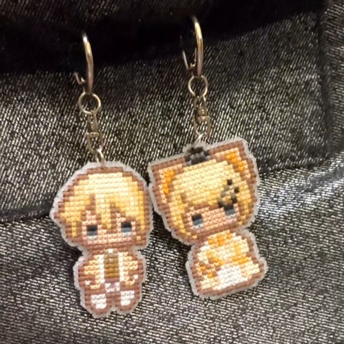 Вишиті брелоки. "Дочка Зла: Бурштиновий епілог".