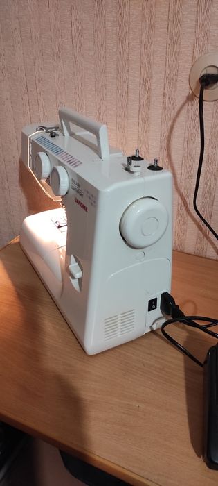 Швейная машинка электрическая
