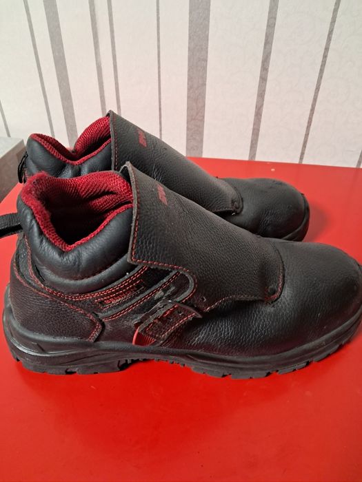 Робоче захисне взуття, ботінки, для газо і електро зварювалювальників