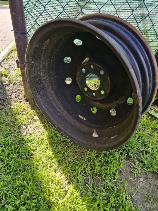Siedem stalowych felg R14 5.00B x14H ET44.