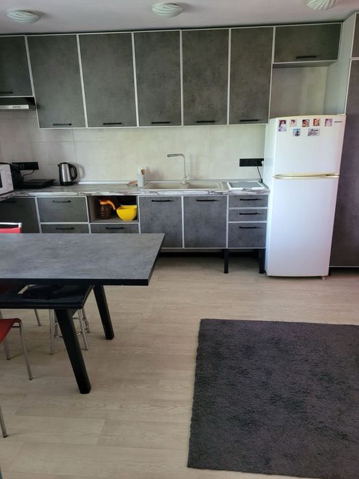 Продается участок 1 га. с домом и  выходом к воде