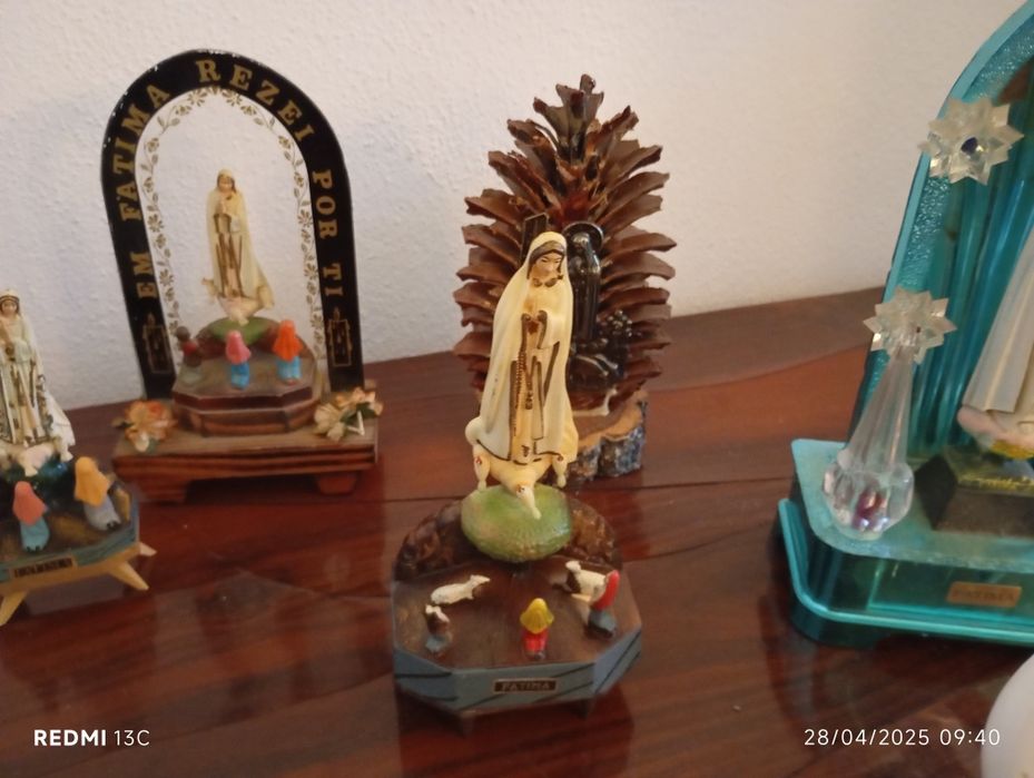 Conjunto de peças alusivas a Fátima
