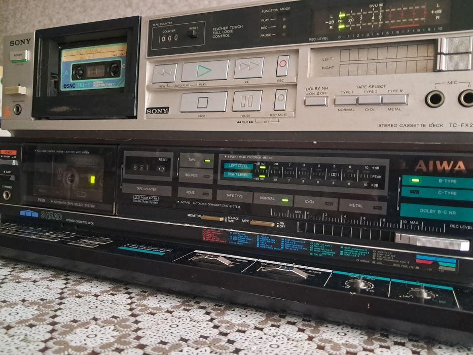 Продам стерео кассетную деку (магнитофон) SONY  TC-FX 210