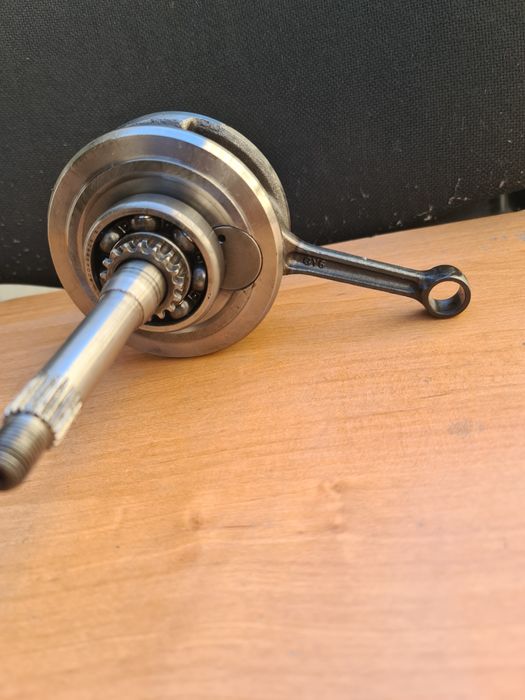 Коленчатый вал б/у на скутер 4 т. 150 куб.