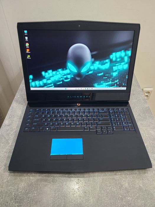Alienware 17 R5 — GTX 1070 8GB VRAM / i7-8750H / 16 RAM / справжня олдскульна легенда