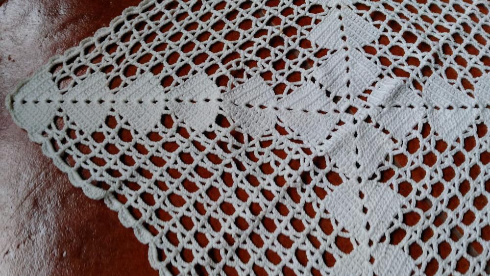 Renda caseira branca