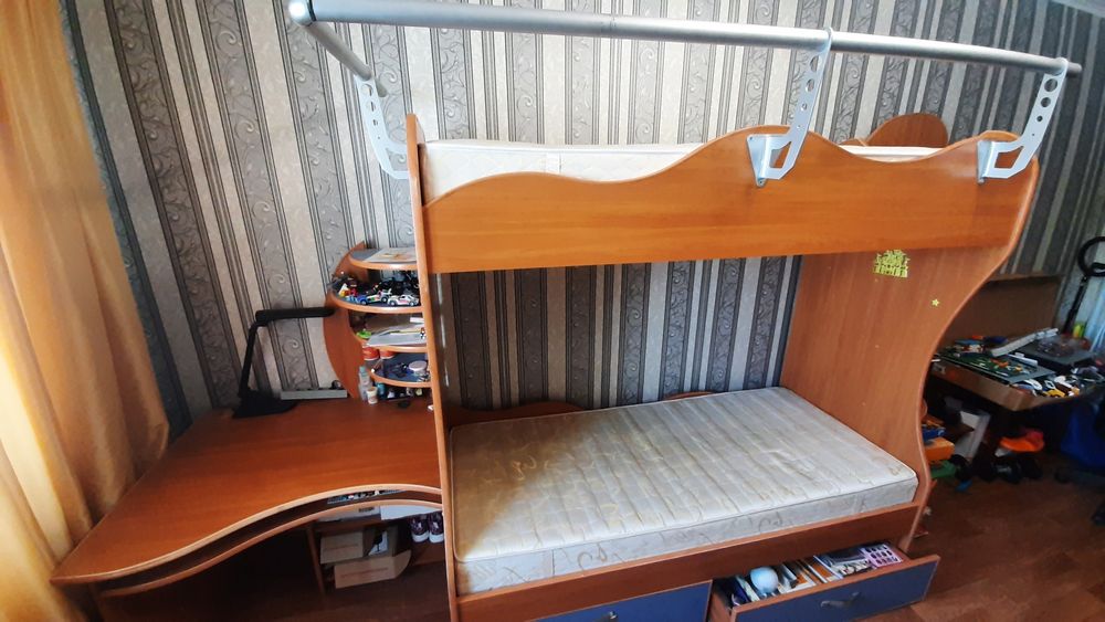 Детский гарнитур мебель двухярусная кровать шкаф стол матрас. Бу