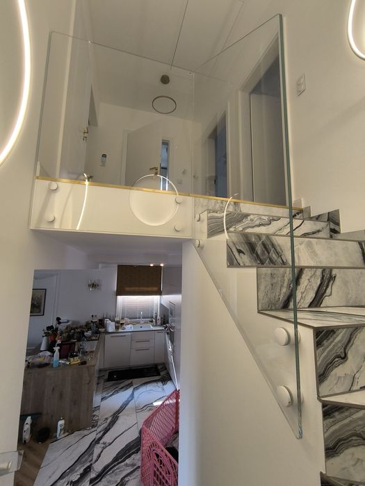 Balustrady z montażem szklane, nierdzewne, ze stali.  INOX-FORCE