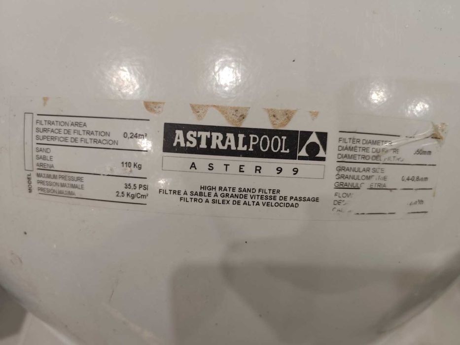 Bomba e filtro de piscina AstralPool com caseta Ramses