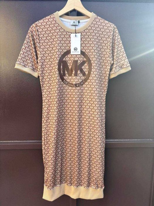 Conjuntos e vestidos disponíveis do S ao XXL  várias cores e modelos