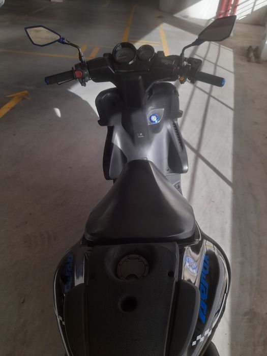 Yamaha aerox 50 carregada de material