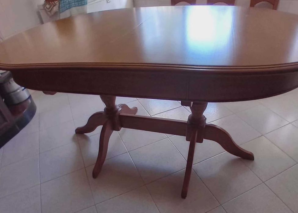 Mesa de sala em cerejeira