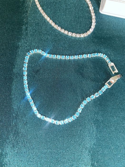 Новий набір браслетів на руку