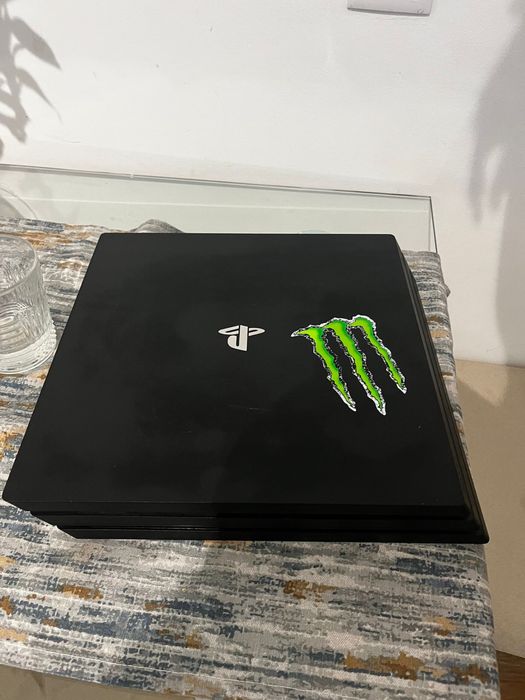 Ps4 pro 1TB + controle