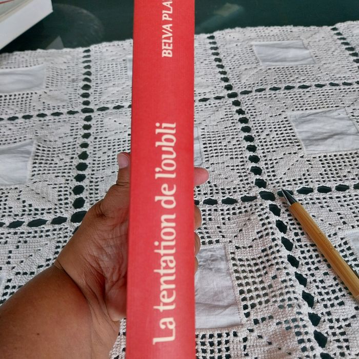 La tentation de l'oubli. Portes incluídos.