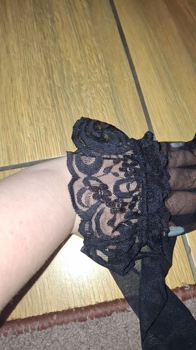 Pończochy samonośne czarne z koronką – eleganckie i zmysłowe