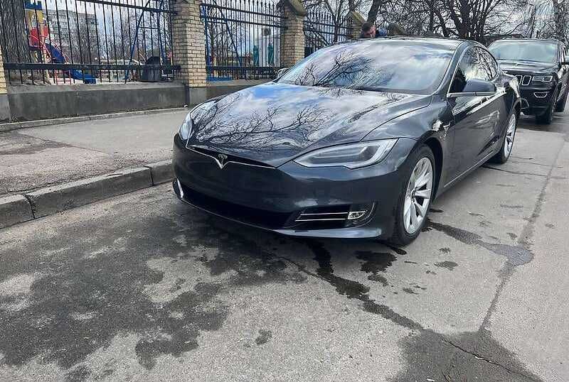 Tesla Model S 2018