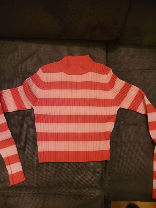 Krótka damska bluzeczka firmy Bershka