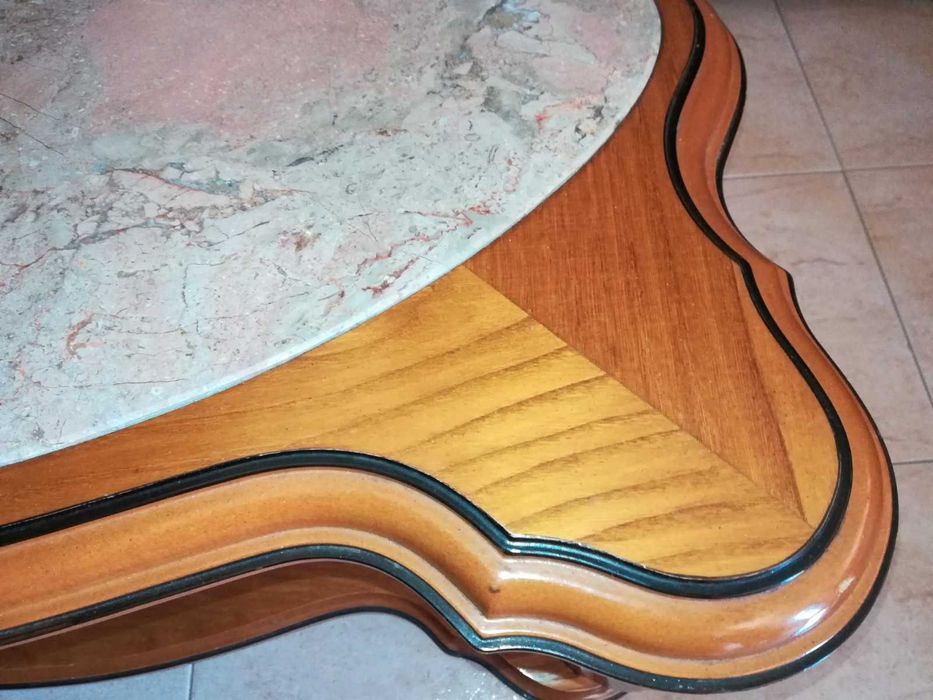 Mesa de apoio de mármore