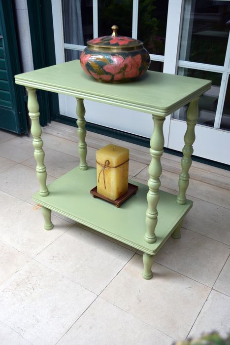 Mesa estante pequena verde mostarda