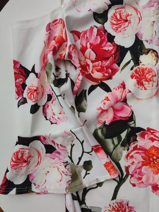 Продам квітчасту сукню