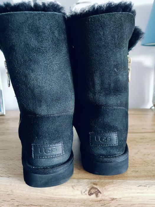 Śniegowce UGG Bailey zip czarne 39