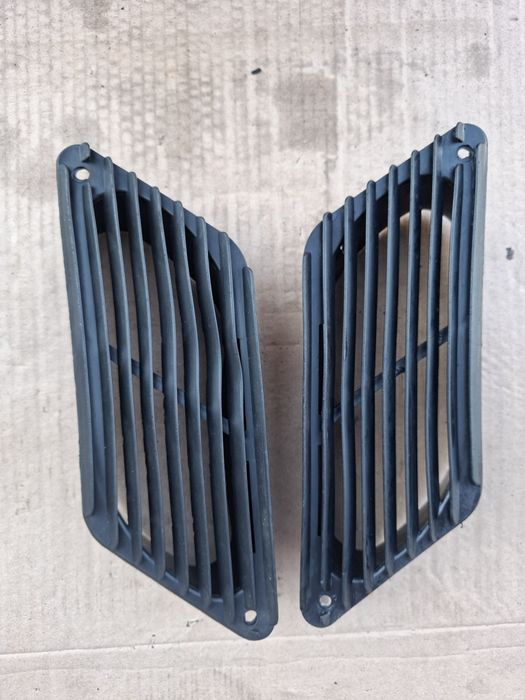 Boczne wloty powietrza kratki wlotu Fiat 126p Maluch ST stary typ