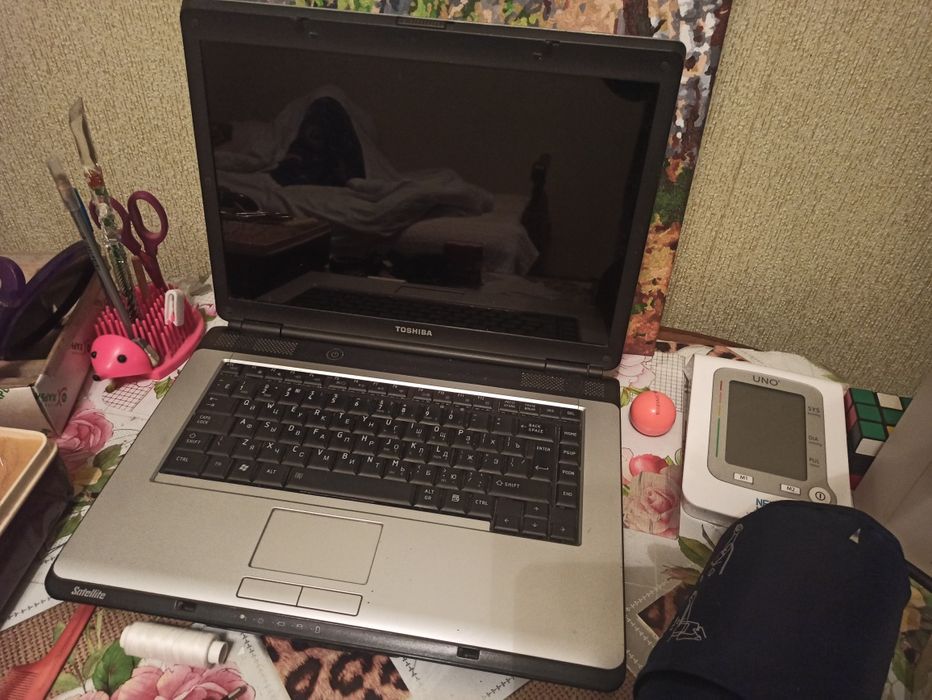Ноутбук Toshiba - не робочий