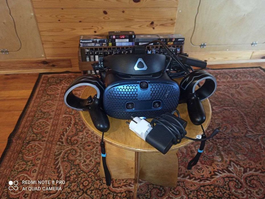 HTC  Vive Cosmos