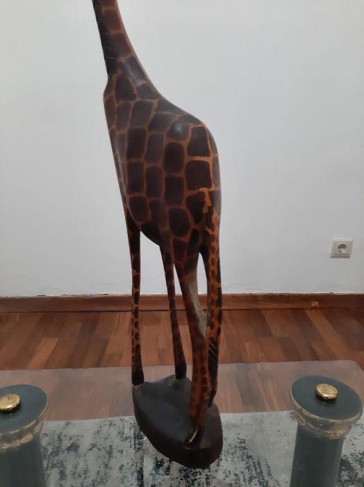 Girafa em madeira