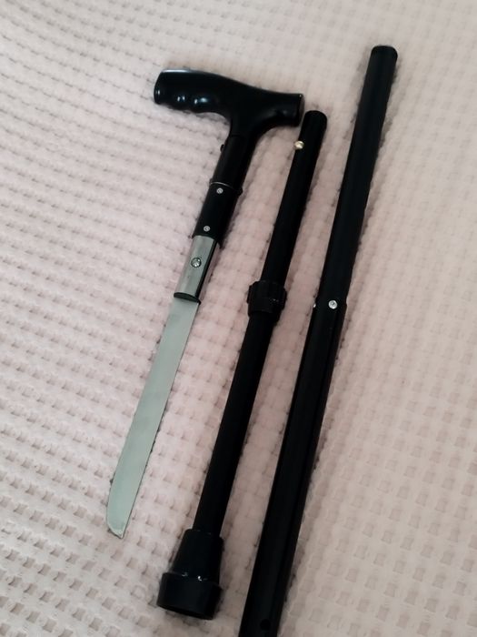 Трость с регулировкой высоты для ходьбы с секретом