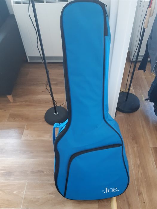 Gitara Joe z pokrowcem